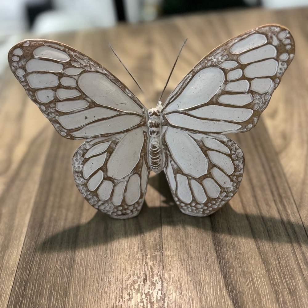 Elegant White and Tan Butterfly Decor! (Can decorate 🦋)